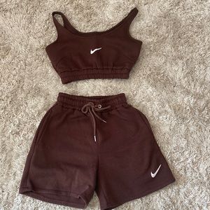 Brown, matching Nike set size small!